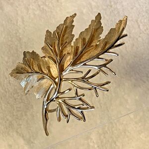 Vintage Signed Crown Trifari Gold Tone Leaf Brooch Textured Branch Pin